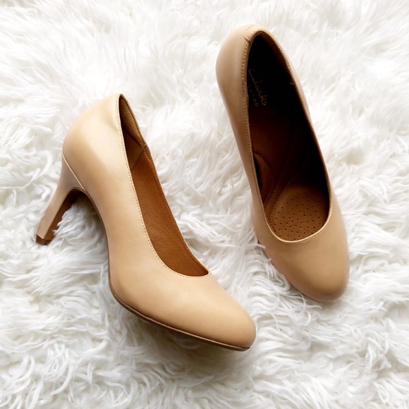 Clarks Shoes - NWT Clarks Heavenly Star Nude Leather Pumps